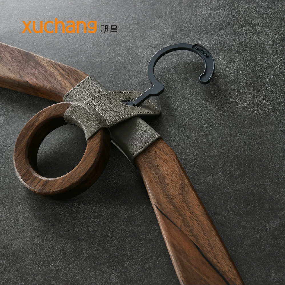 Supplier Wholesale Walnut Wooden Hanger Suit Hangers for Clothes Custom Solid Wood Hangers for Clothing